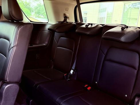 Used 2025 Nissan Pathfinder SL image 25