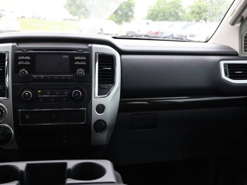 Used 2017 Nissan Titan SV AWD/4WD image 22