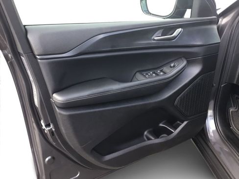 New 2025 Jeep Grand Cherokee Altitude image 19