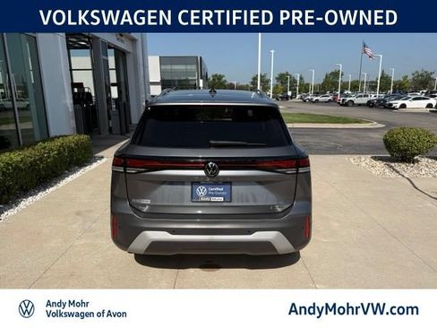 Used 2026 Volkswagen Tiguan SE AWD/4WD image 8