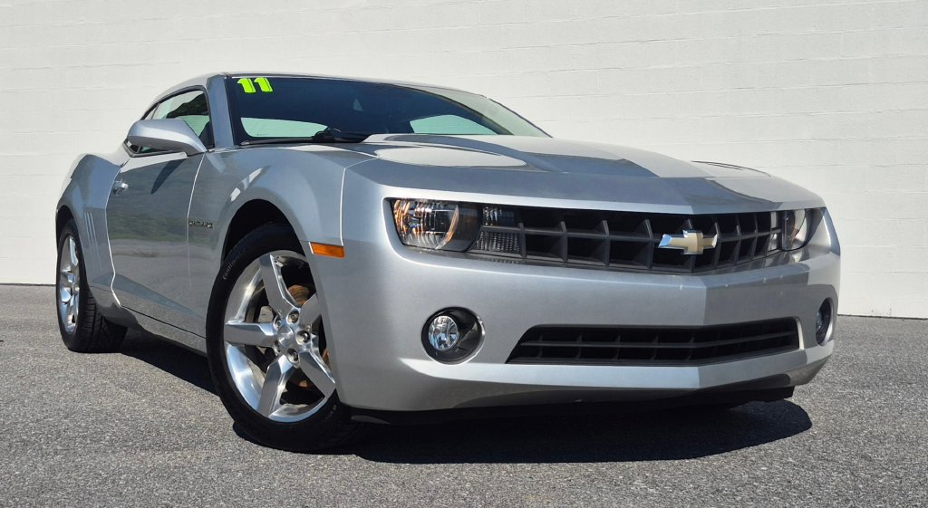 Used 2011 Chevrolet Camaro LT RWD image 2