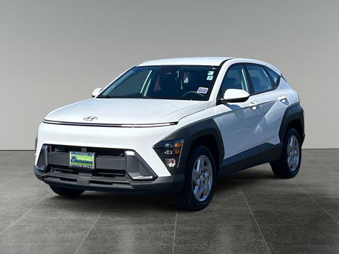 Used 2025 Hyundai Kona SE AWD/4WD image 3