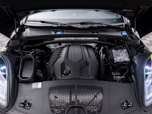 New 2026 Porsche Macan Turbo image 34