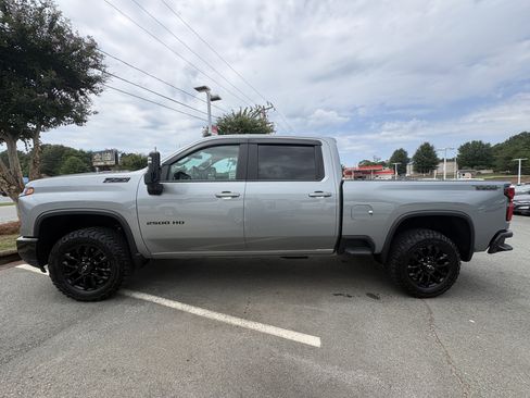 Used 2025 Chevrolet Silverado 2500 LT w/ Trail Boss Package AWD/4WD image 2
