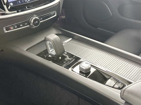 Used 2025 Volvo S60 B5 Core image 17