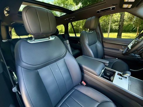 Used 2025 Land Rover Range Rover SE AWD/4WD image 12