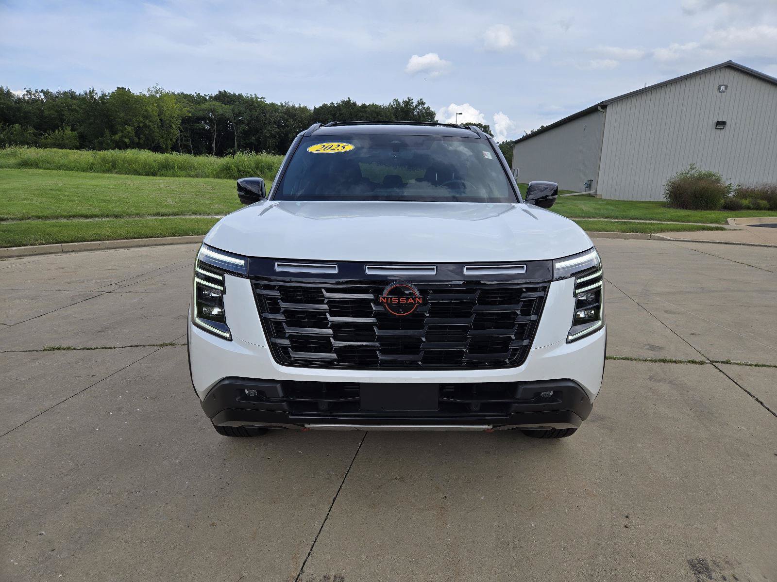 Used 2025 Nissan Armada PRO-4X AWD/4WD image 7