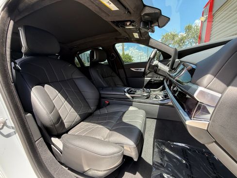 Used 2024 BMW i7 eDrive50 w/ M Sport Package RWD image 30