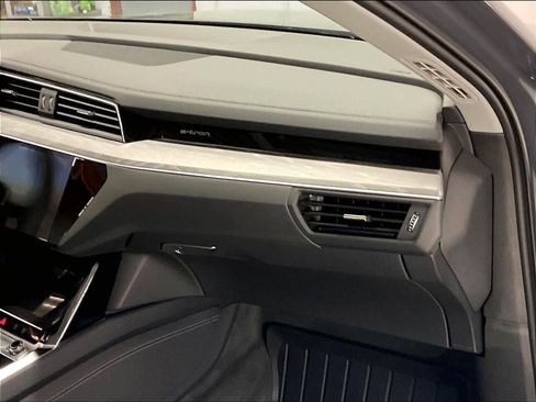 Certified 2024 Audi Q8 e-tron Premium Plus w/ Premium Plus Package image 18