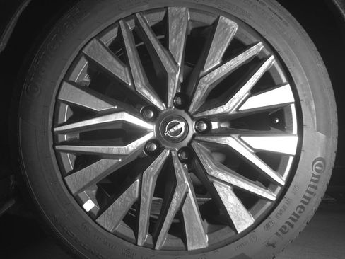 Used 2025 Nissan Altima 2.5 SV image 14