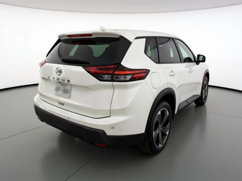 Used 2025 Nissan Rogue SV FWD image 9