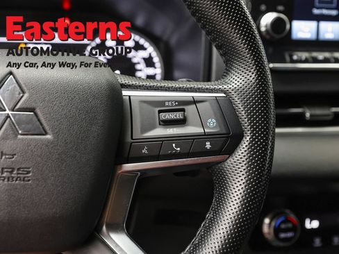 Used 2024 Mitsubishi Outlander SE AWD/4WD image 16