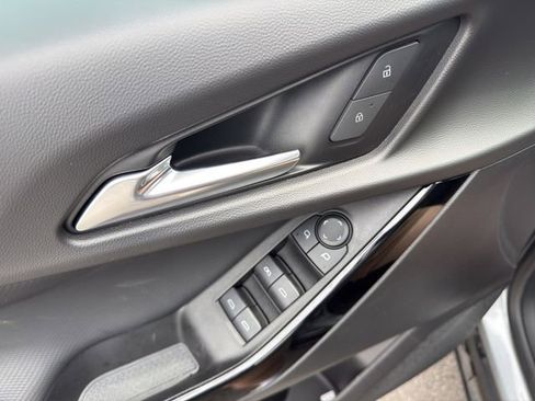 Used 2025 Chevrolet Equinox LT w/ Safety and Technology Package image 12