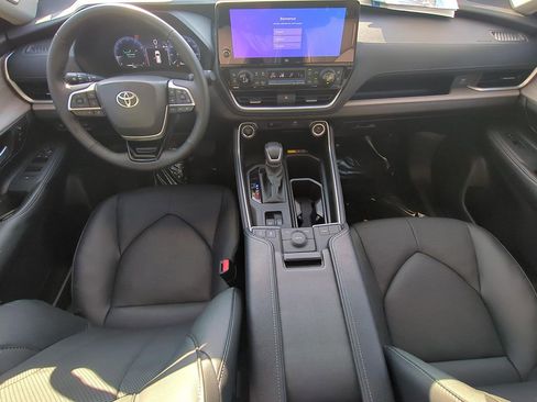 Used 2025 Toyota Grand Highlander FWD image 14