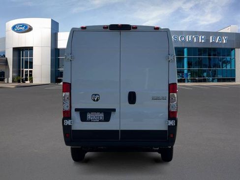 Used 2025 RAM ProMaster 2500 w/ Convenience Group FWD image 4