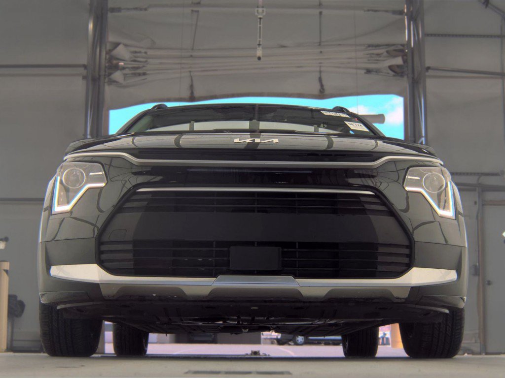 Certified 2023 Kia Niro EX FWD image 3