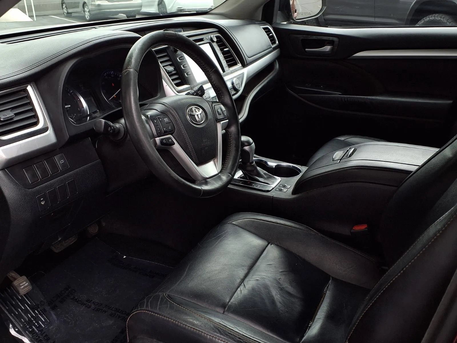 Used 2014 Toyota Highlander XLE FWD image 11