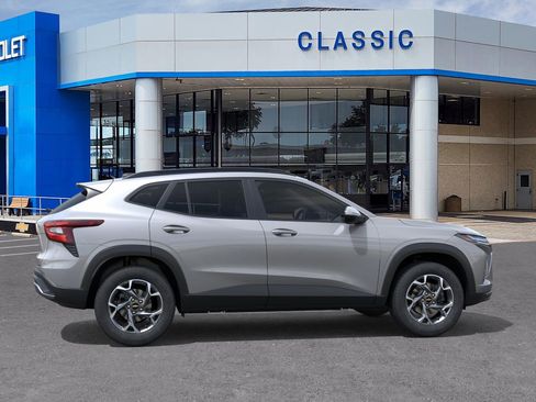 New 2026 Chevrolet Trax LT image 5