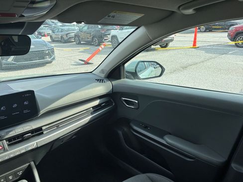 Used 2025 Kia K4 LXS image 30