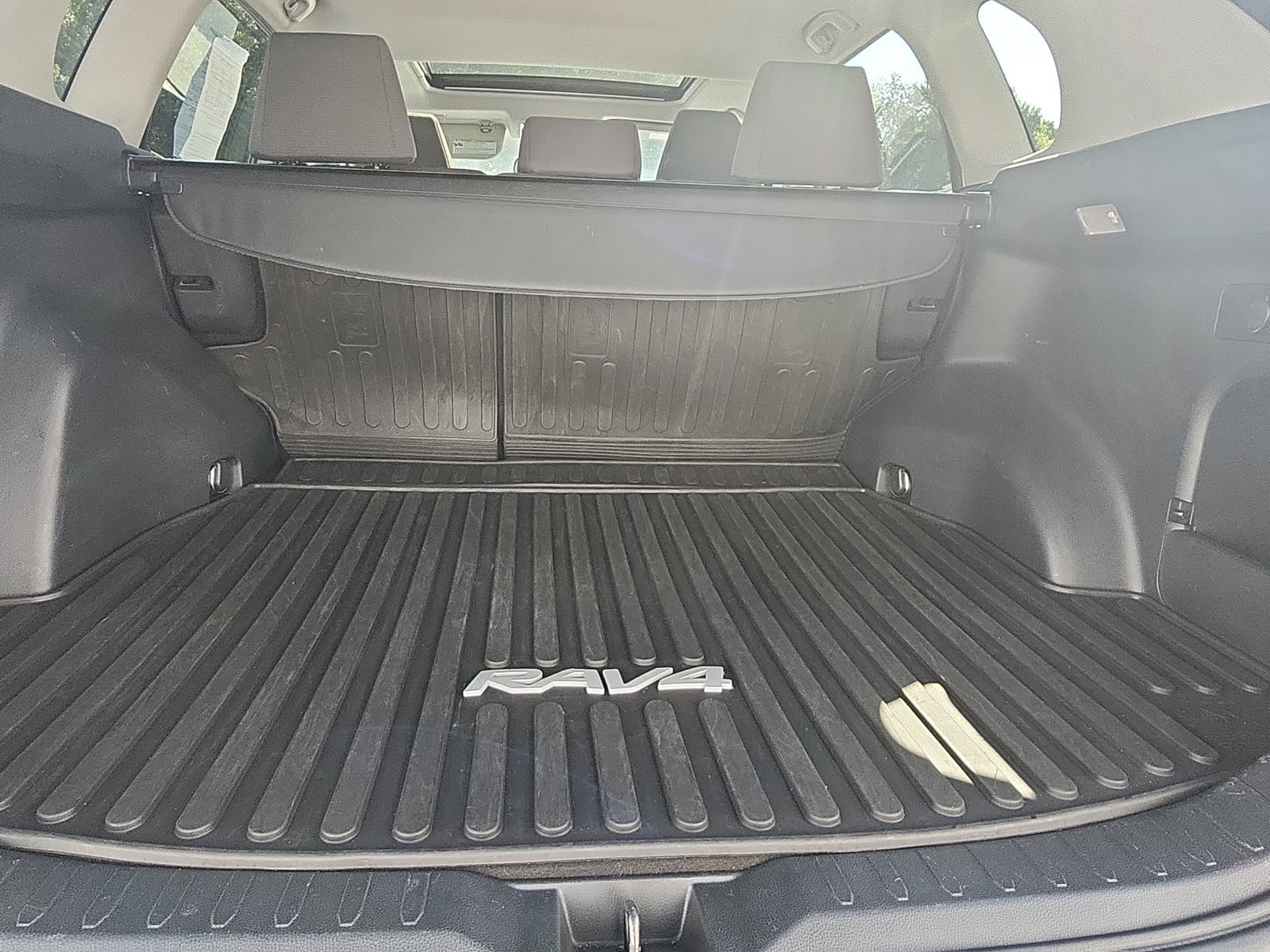 Used 2020 Toyota RAV4 XLE w/ Convenience Package AWD/4WD image 26