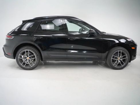 Certified 2026 Porsche Macan AWD/4WD image 9