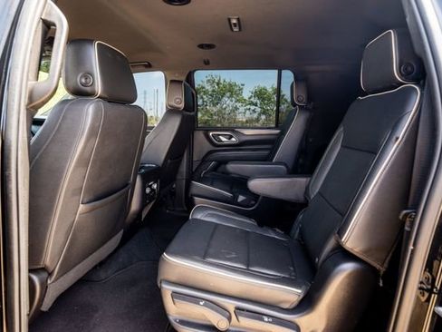 Certified 2022 GMC Yukon XL SLT w/ SLT Luxury Package RWD image 9