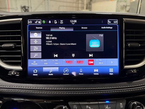 Certified 2023 Chrysler Pacifica Touring-L AWD/4WD image 10