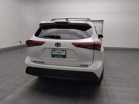 Used 2022 Toyota Highlander LE image 7
