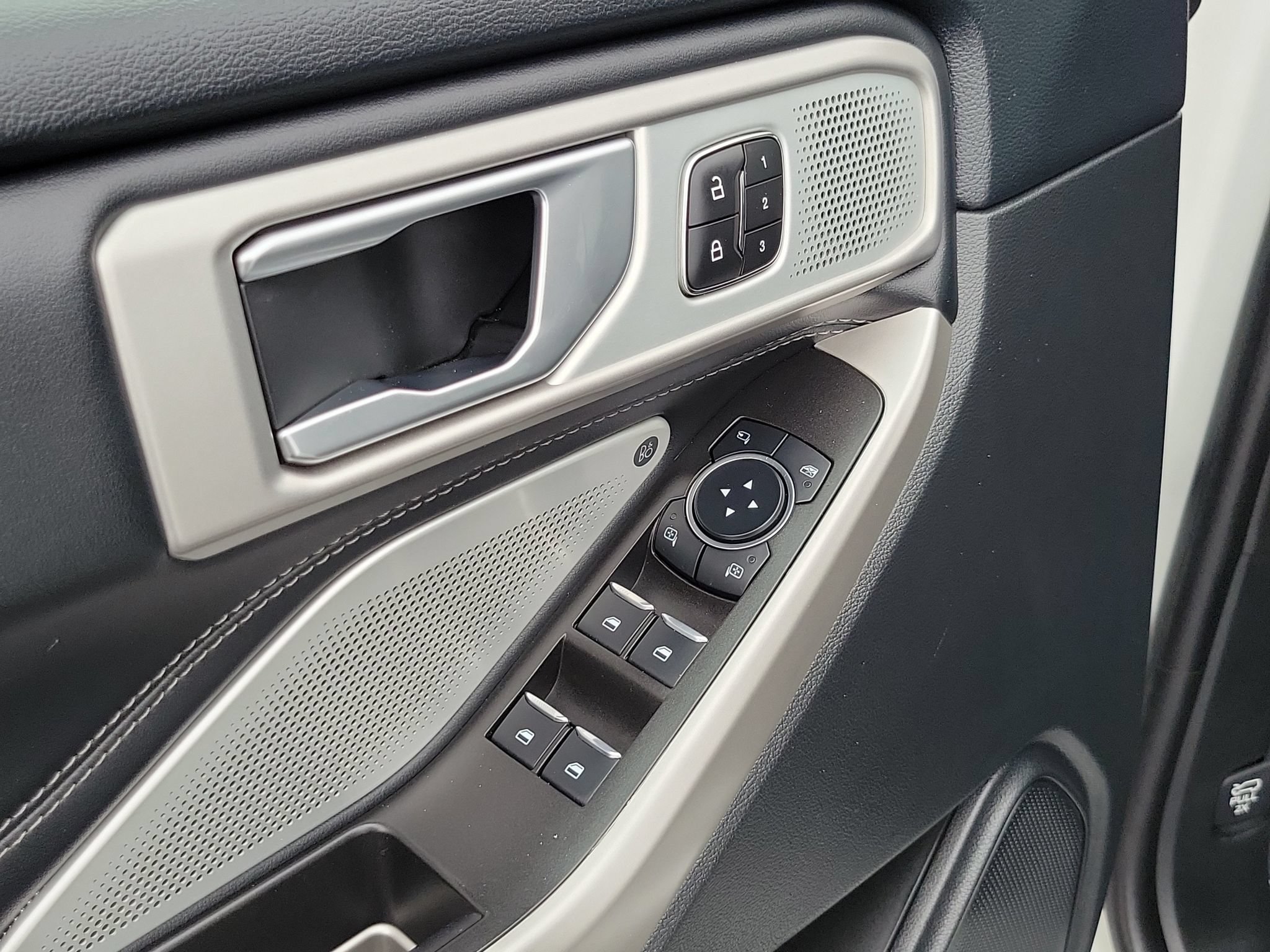 Certified 2023 Ford Explorer Limited w/ Limited Technology Package AWD/4WD image 7