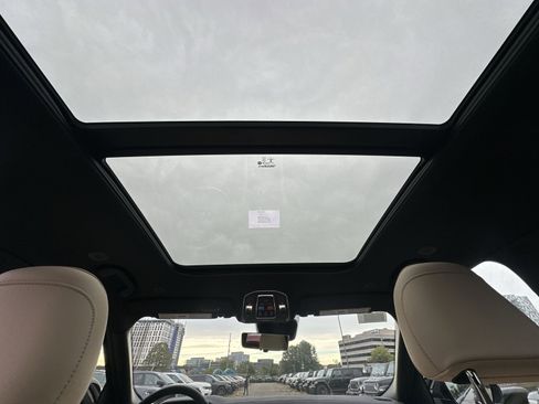 New 2025 Jeep Grand Cherokee Limited w/ Luxury Tech Group II image 24