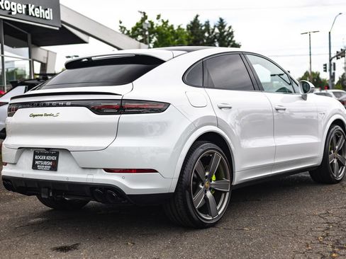 Used 2023 Porsche Cayenne Turbo S AWD/4WD image 10