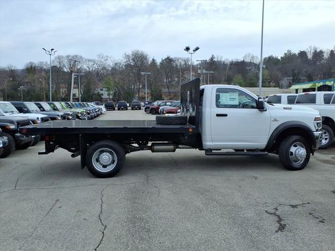 New 2026 RAM 5500 Tradesman w/ Chrome Appearance Group image 3