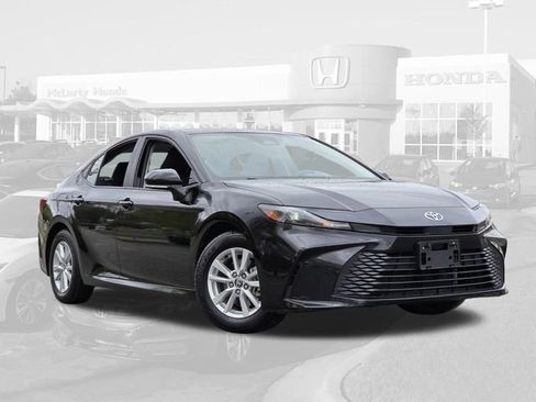 Used 2025 Toyota Camry LE image 20