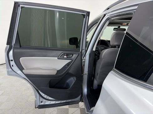 Used 2016 Subaru Forester 2.5i Limited AWD/4WD image 12
