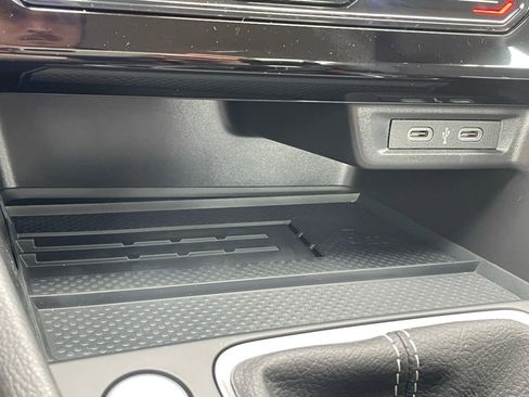 New 2025 Volkswagen Jetta SE FWD image 15