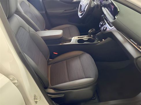 Used 2024 Buick Envista Preferred w/ Advanced Safety Package FWD image 31