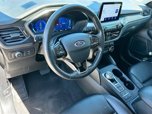 Used 2021 Ford Escape Titanium image 9