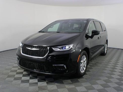 New 2026 Chrysler Pacifica Select image 24