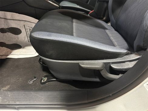 Used 2023 Nissan Versa SV image 12