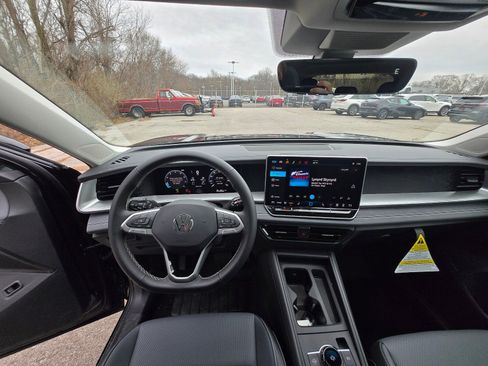 New 2026 Volkswagen Tiguan SE AWD/4WD image 17