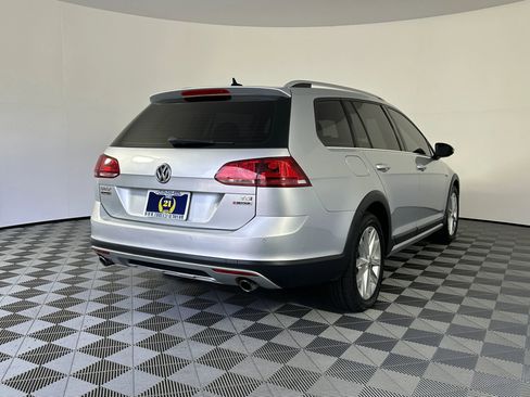 Used 2017 Volkswagen Golf Alltrack SE image 9