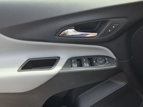 Used 2023 Chevrolet Equinox LS w/ Sport Edition FWD image 17