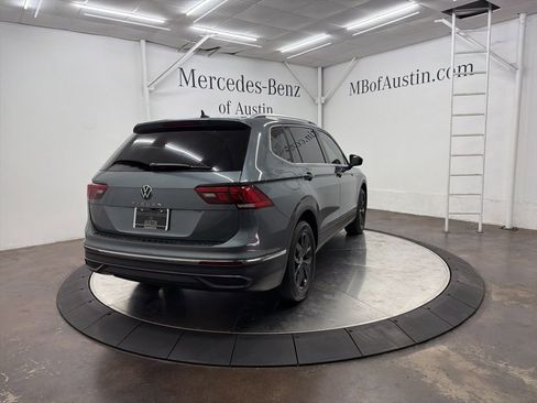 Used 2024 Volkswagen Tiguan SE w/ Panoramic Sunroof Package image 7