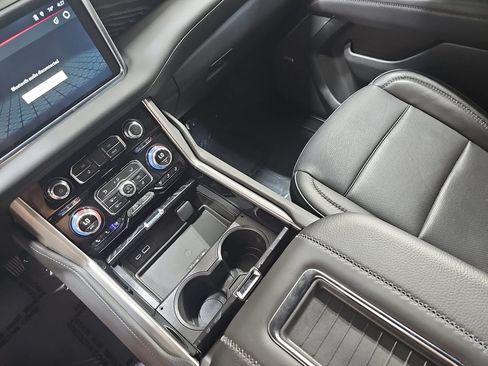 Certified 2024 GMC Yukon XL Denali w/ Advanced Technology Package AWD/4WD image 28