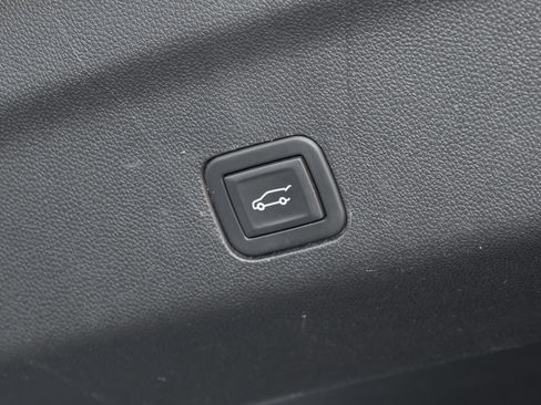 Used 2024 Chevrolet Suburban LT image 44