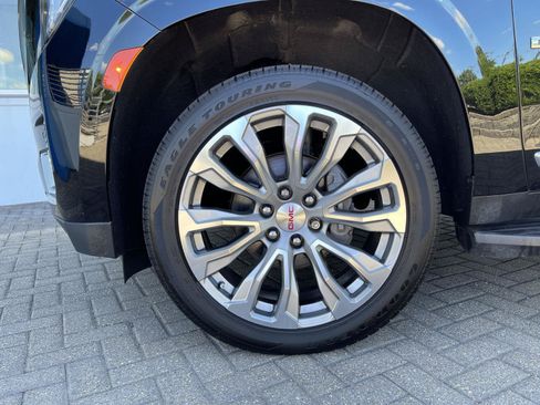 Used 2022 GMC Yukon XL Denali AWD/4WD image 10