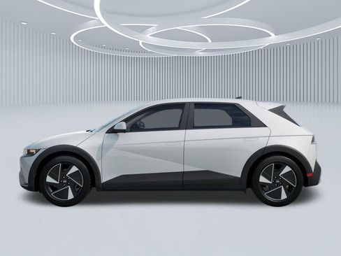 New 2026 Hyundai Ioniq 5 SEL image 3