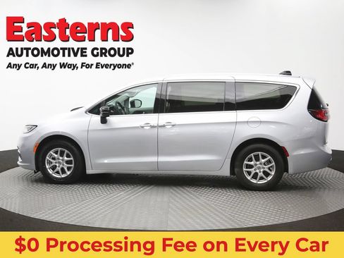 Used 2024 Chrysler Pacifica Touring-L FWD image 61