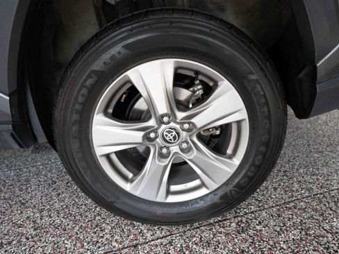 Used 2025 Toyota RAV4 XLE AWD/4WD image 29