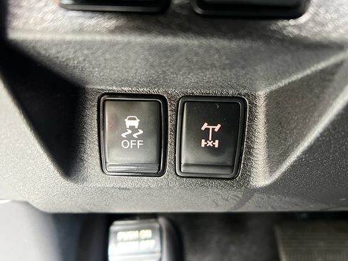 Used 2023 Nissan Frontier PRO-4X w/ Technology Package AWD/4WD image 28